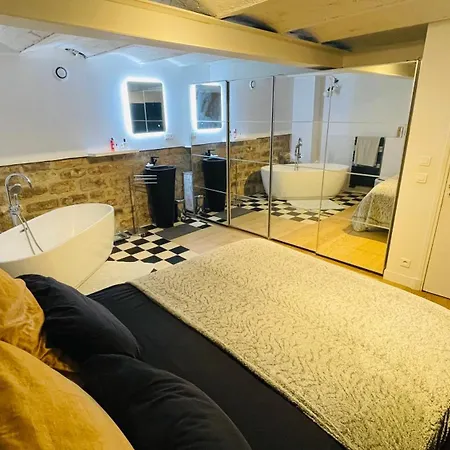 Апартаменты Sousplexe En Bas De Montmartre Париж